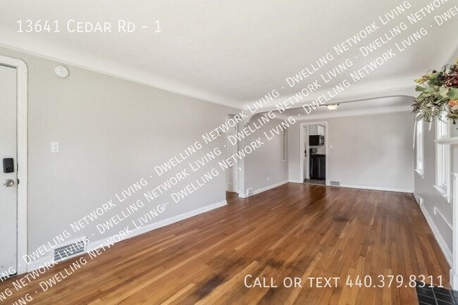 13641 Cedar Rd in University Heights, OH - Building Photo - Building Photo