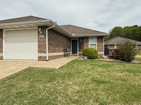 1516 Meadowhill Dr in Mountain Home, AR - Building Photo