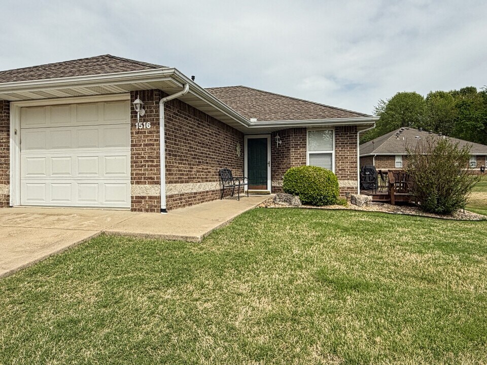 1516 Meadowhill Dr in Mountain Home, AR - Building Photo
