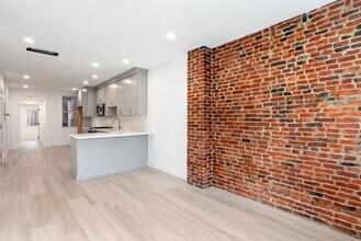 10 Fleet St, Unit 2 in Boston, MA - Building Photo - Building Photo