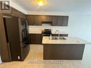 10 Vaughn Dr in Thorold, ON - Building Photo - Building Photo