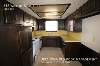 816 Willow Brook Dr in Midwest City, OK - Building Photo - Building Photo