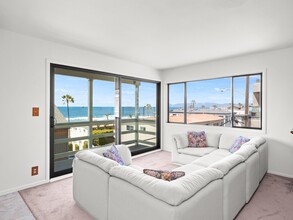 112 38th St, Unit B in Manhattan Beach, CA - Building Photo - Building Photo