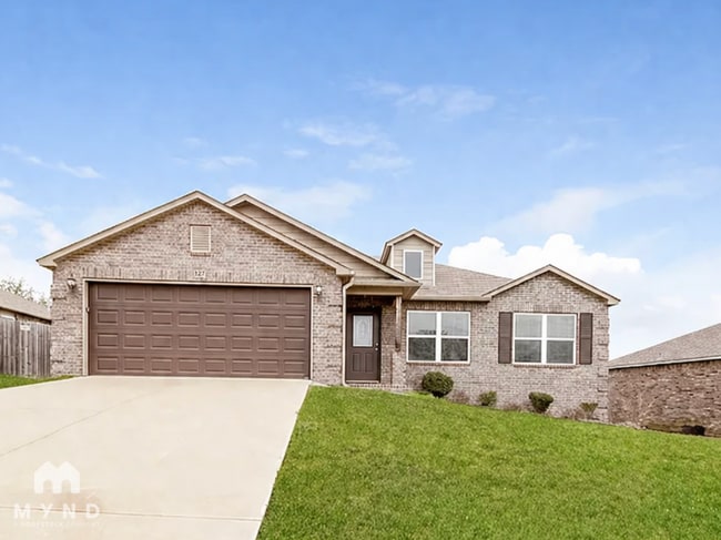 property at 923 Pinehurst Loop