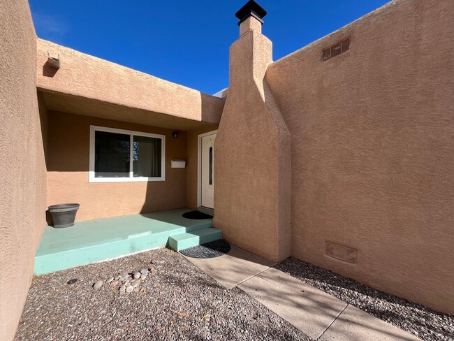 4903 Idlewilde Ln SE in Albuquerque, NM - Foto de edificio - Building Photo