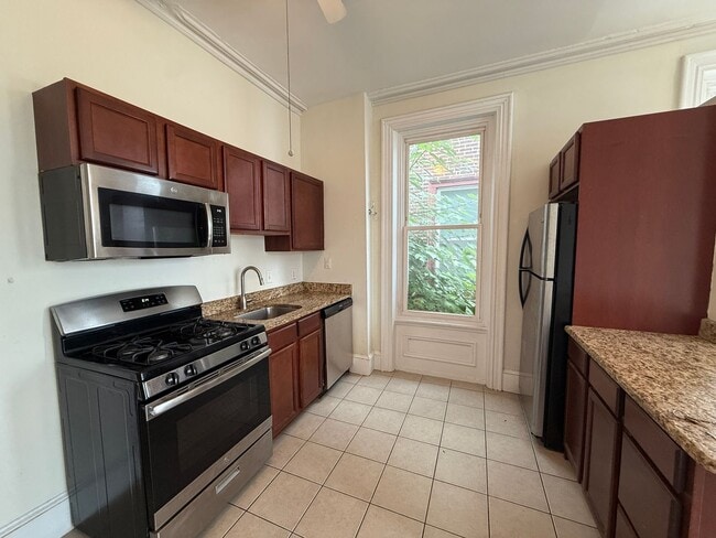 2808 W Girard Ave