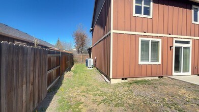 3466 SW Evergreen Ave in Redmond, OR - Building Photo - Building Photo