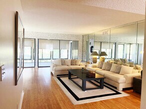 5750 Fairway Park Ct in Boynton Beach, FL - Building Photo - Building Photo