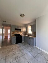 143 Pearsall Ave, Unit 2 in Jersey City, NJ - Building Photo