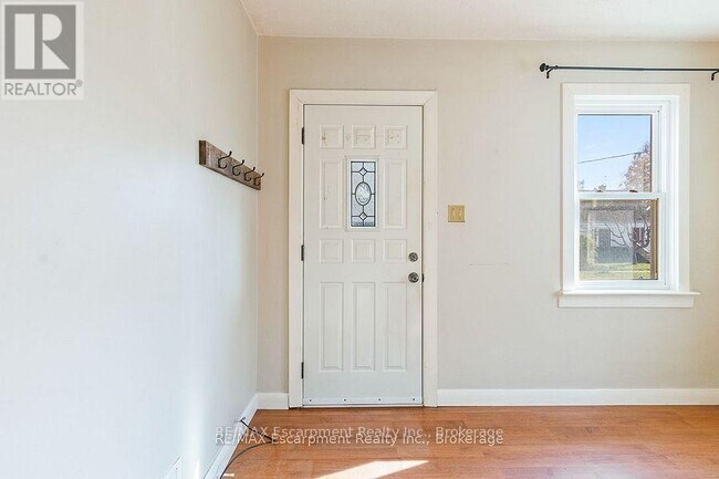 115 Stewart St in Oakville, ON - Building Photo - Building Photo