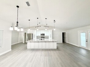 1080 W Riviera Blvd in Oviedo, FL - Building Photo - Building Photo