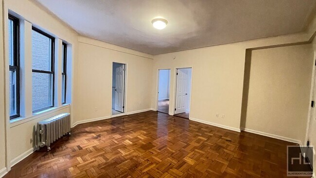 2 Bedroom 1 Bath Apartment In Midtown $5,8 in New York, NY - Foto de edificio - Building Photo