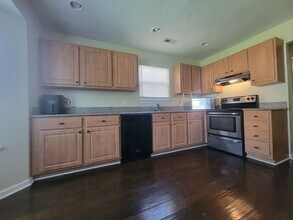 2856 Middle Towne Crescent in Norfolk, VA - Building Photo - Building Photo