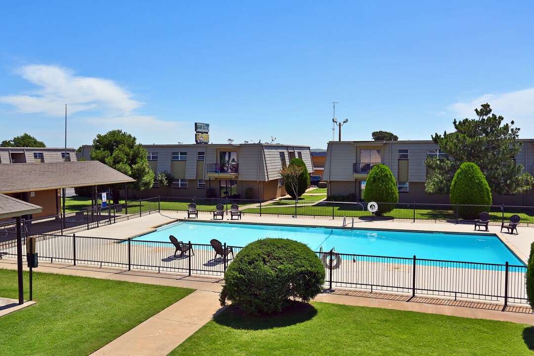 Regency Apartments in Lawton, OK - Building Photo