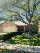 9300 Pioneer Forest Dr in Austin, TX - Building Photo