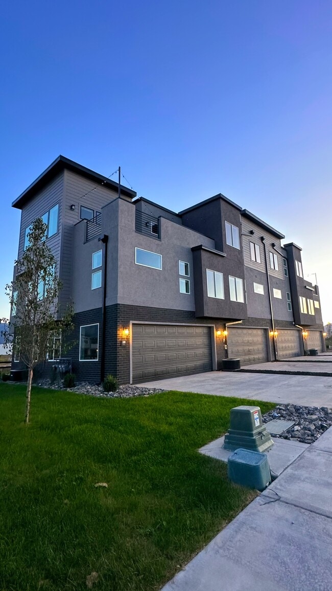 1864 N 460 W in Salem, UT - Building Photo - Building Photo