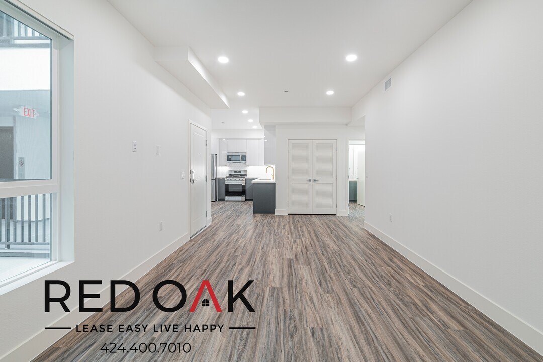 4000 Mont Clair St in Los Angeles, CA - Building Photo