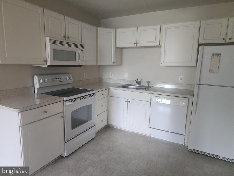 36548 Notley Hall Rd in Chaptico, MD - Building Photo