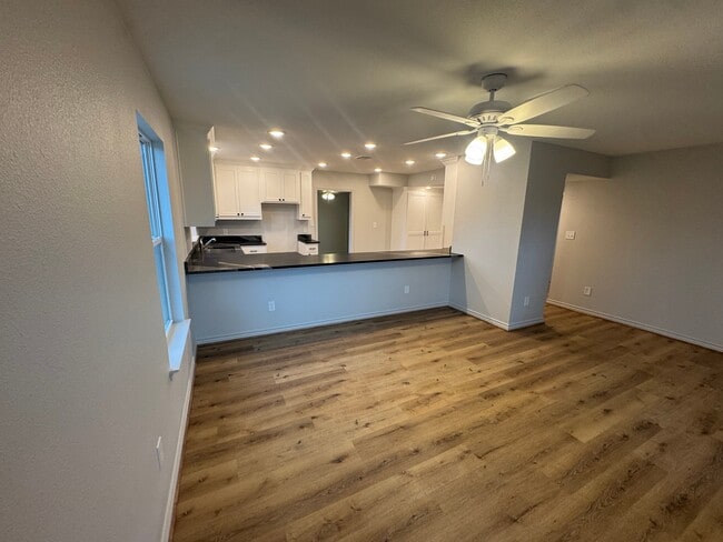 207 Laurel Ln in McGregor, TX - Building Photo - Building Photo