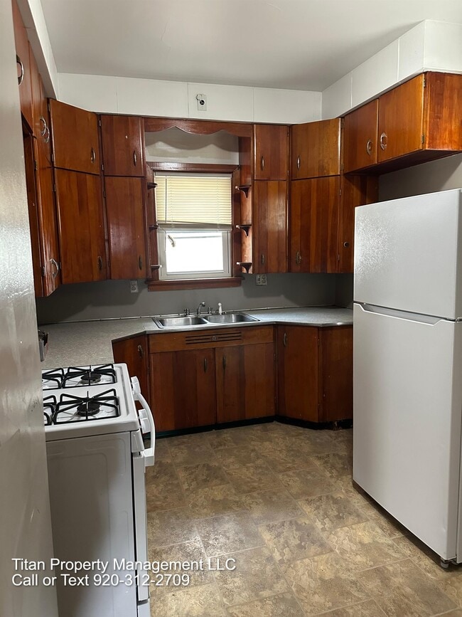 property at 422 E Irving Ave