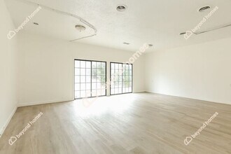 245 Lake Dr Cir NE in Birmingham, AL - Foto de edificio - Building Photo