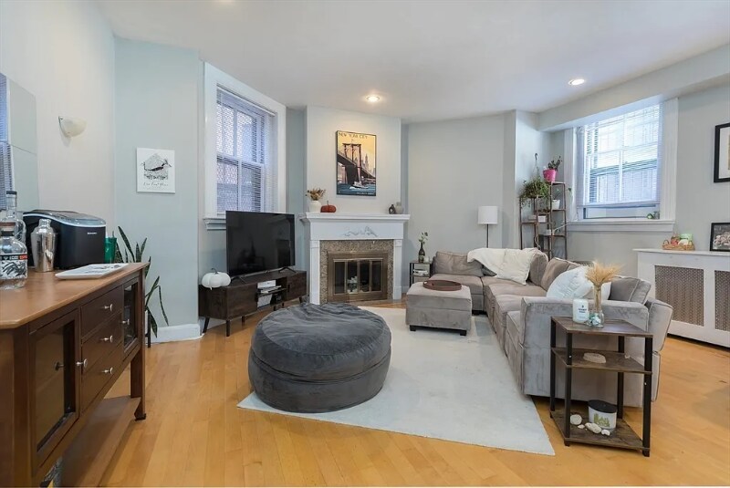 135 Marlborough St in Boston, MA - Building Photo