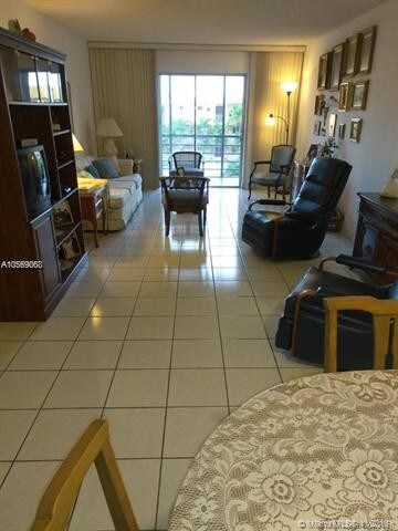 4670 W 13th Ln-Unit -305 in Hialeah, FL - Building Photo