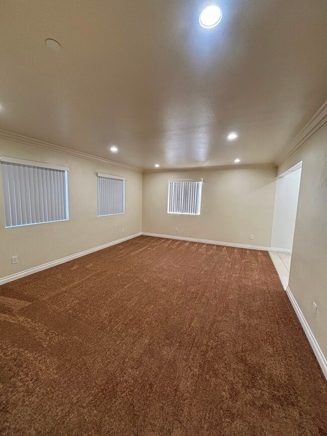 156 E 67th St in Los Angeles, CA - Foto de edificio - Building Photo