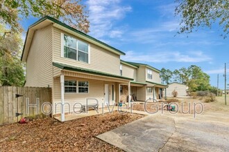 1636 E 1st Ave in Crestview, FL - Foto de edificio - Building Photo