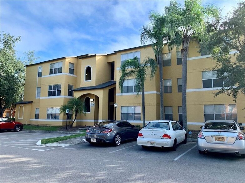 4536 Commander Dr, Unit 1517 in Orlando, FL - Building Photo