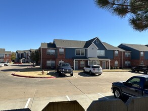 The Summit in Edmond, OK - Foto de edificio - Building Photo