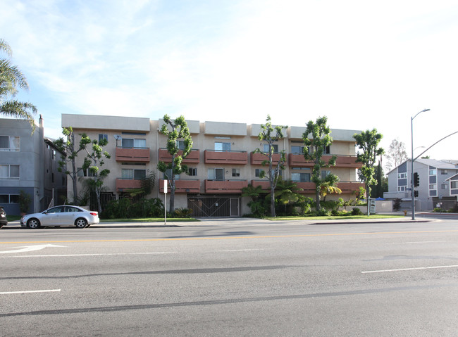 14601 Burbank Blvd in Van Nuys, CA - Building Photo - Building Photo