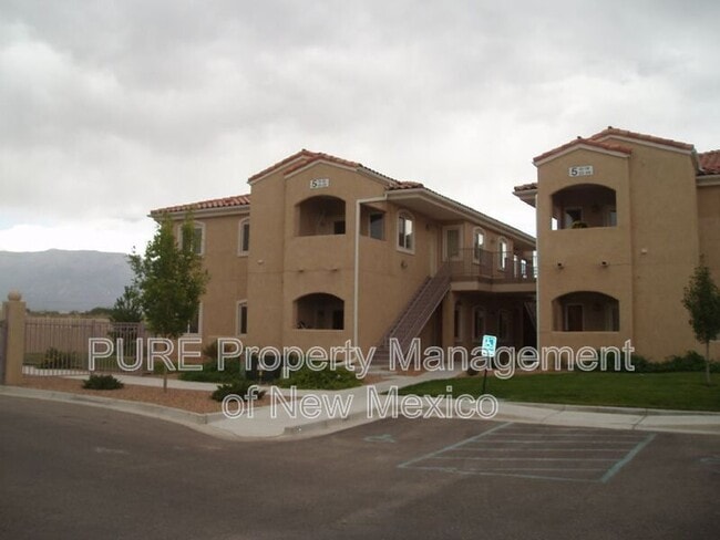 property at 6800 Vista Del Norte Dr NE