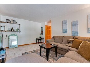 900 9th Ave S, Unit 7 in Hopkins, MN - Building Photo - Building Photo