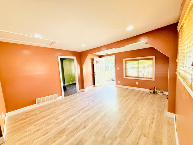 28703 Maple St in Roseville, MI - Building Photo - Building Photo