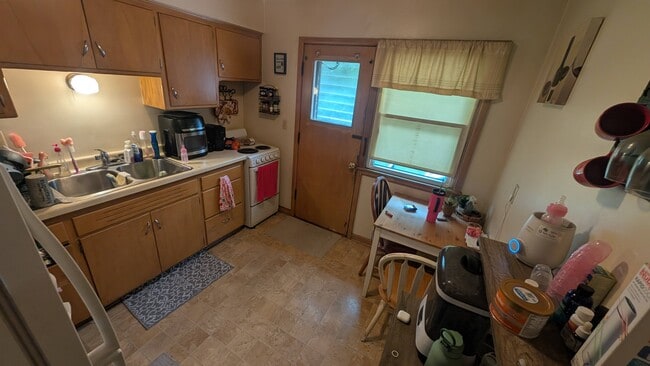 7259 W Lakefield Dr, Unit #2 in Milwaukee, WI - Foto de edificio - Building Photo