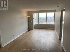 3605-3605 Kariya Dr in Mississauga, ON - Building Photo - Building Photo
