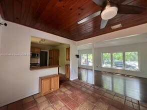 2728 Kirk St in Miami, FL - Foto de edificio - Building Photo