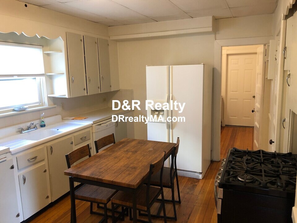 147 Willow Ave in Somerville, MA - Building Photo