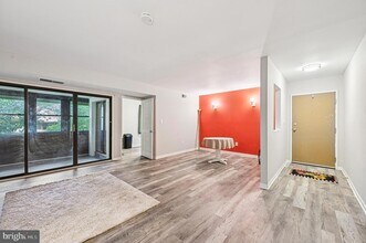 9633 White Acre Rd in Columbia, MD - Building Photo - Building Photo