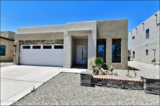 541 Paseo Modesto Dr in Horizon City, TX - Building Photo - Building Photo