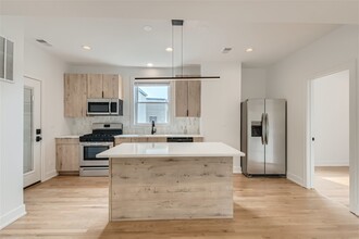 2604 N Springfield Ave in Chicago, IL - Building Photo - Building Photo
