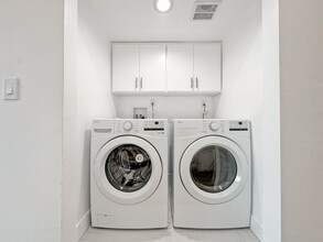 1529 W 35th Pl in Los Angeles, CA - Foto de edificio - Building Photo