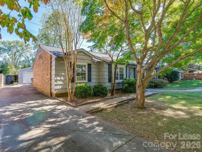 709 Cooper Dr in Charlotte, NC - Building Photo - Building Photo