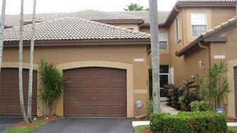 1348 Veracruz Ln in Weston, FL - Building Photo