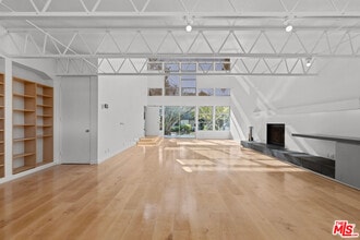 2153 Linnington Ave in Los Angeles, CA - Building Photo - Building Photo