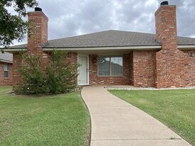 3211 110th St in Lubbock, TX - Building Photo