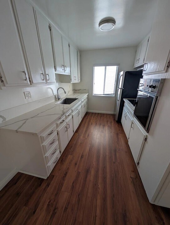 520 Hayworth Ave in Los Angeles, CA - Building Photo