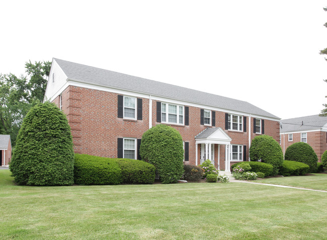 Farmington Avenue Commons in West Hartford, CT - Building Photo - Building Photo