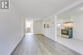 12 Danville Ave in Acton, ON - Building Photo - Building Photo